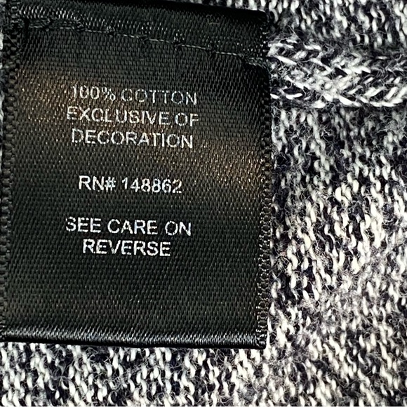 Vintage Torrid Sequin Beautiful Raglan Sleeves Crew Neckline Sweater Sz Plus 1 - Picture 5 of 7